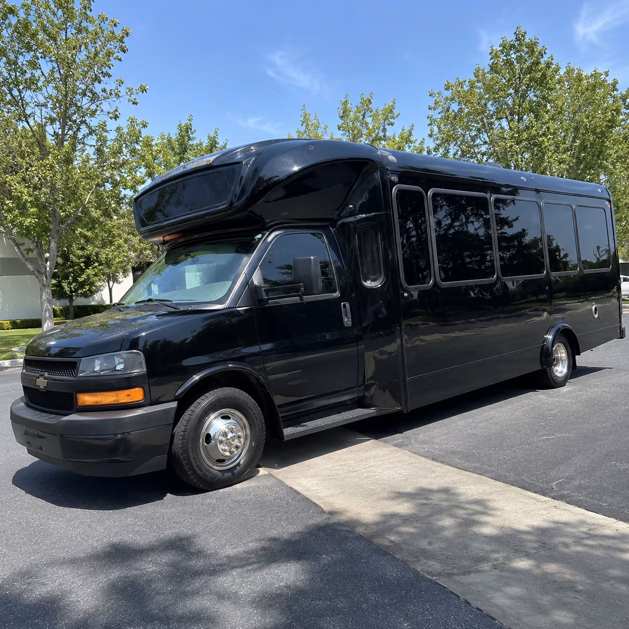taunton 15 passenger party bus