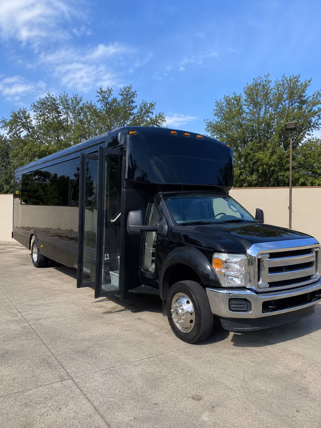 taunton 20 passenger party bus